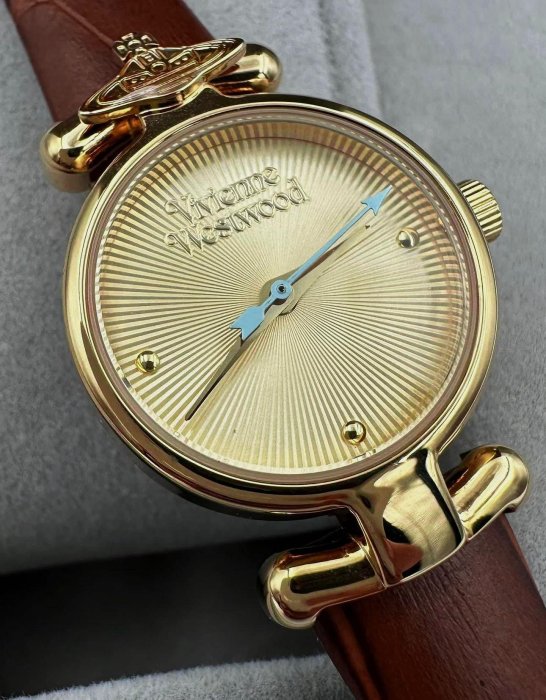 VIVIENNE WESTWOOD Maida 金色錶盤棕色皮革錶帶石英女士手錶
