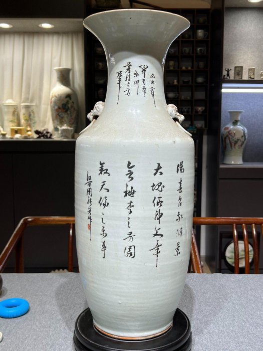 國民時期淺降彩「桃園夜宴」雙銜環瑞獸耳賞瓶，尺寸巨大畫工精湛，高度