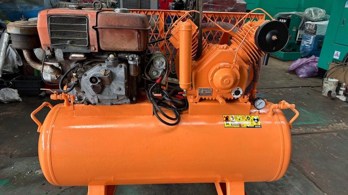 高壓空壓機.西灣高壓空壓機.中古高壓空壓機.二手高壓空壓機.引擎式高壓空壓機15~20公斤.O96O-595348裴師傅