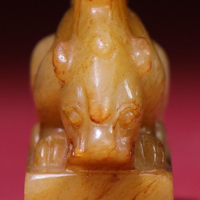 滿沁白玉瑞獸鳥篆印章包漿厚重， ，工藝精湛， 民藏絕佳珍品