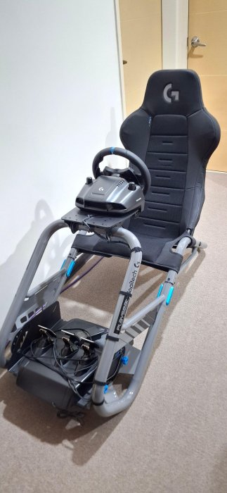logitech 賽車椅  +  logitech G923方向盤 購買3個月少用