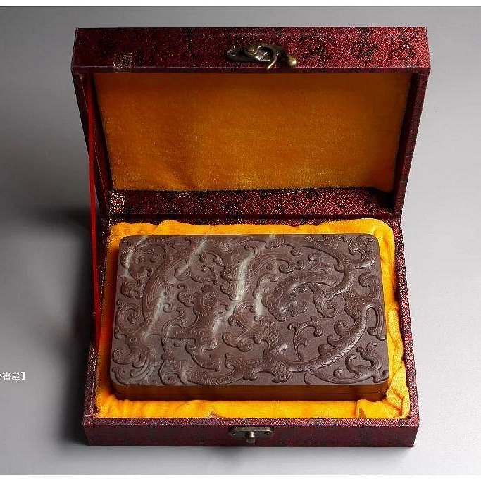 禾洛書屋】D.082 中國名硯(硯台)松花江硯(博古圖騰)老坑紅《收藏硯》錦