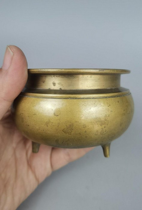 嚴選古韻三足銅香爐，實拍展示，重153克，二手佛具推薦收藏，品相佳