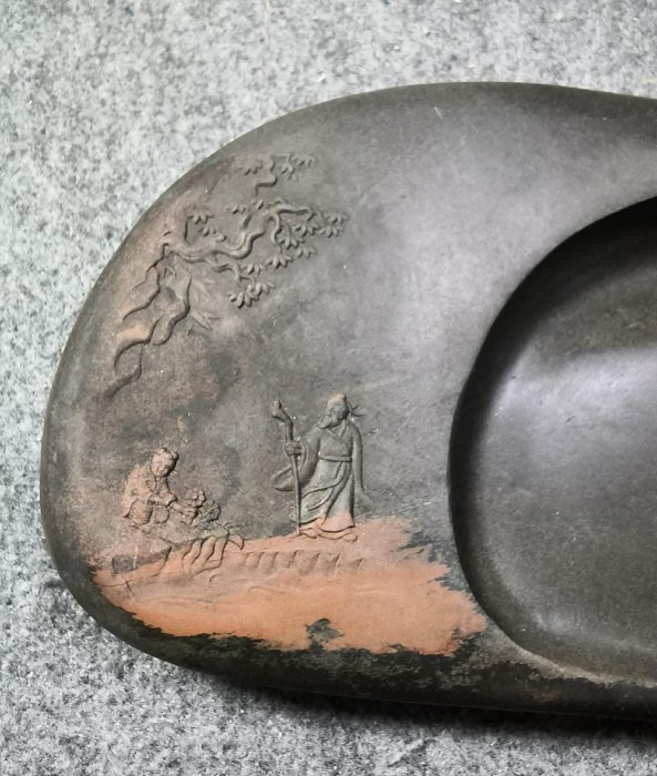 嚴選歙硯魚子紋微雕硯臺，意境獨特適合收藏，無盒保存仍顯珍貴。石質