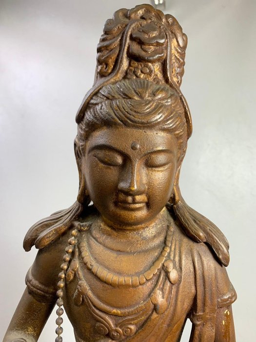 古董，明代佛像，藏友旧藏寄賣，青銅製古美術品，高3⃣️1⃣️cm，重4100克 古玩輕鬆拍】老日本佛教古美術鑄鐵製金漆觀世音菩薩垂足式自在觀音座像