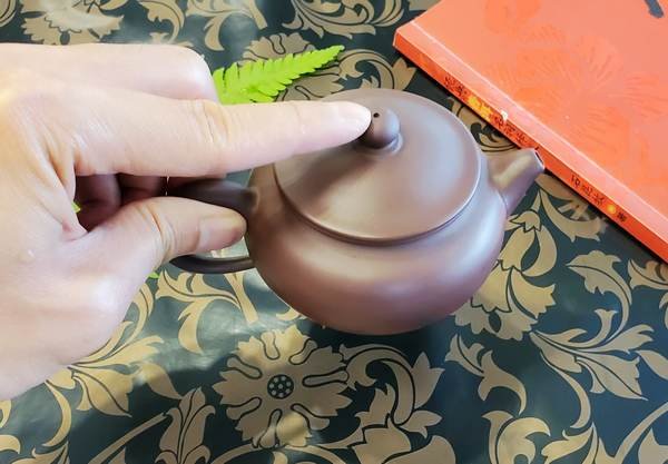 早期宜興五廠紫砂壺,作者薛美娟,多孔出水,蓋子密盒度好,出水好,吸水快