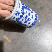 景德鎮雙龍戲珠青花筆筒，全品新貨嚴選推薦，適合收藏與擺置文房四寶
