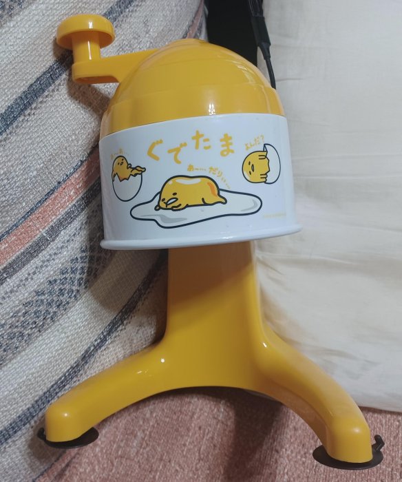 ╭✿㊣ 二手 蛋黃哥 免插電迷手動刨冰機,剉冰機【18 × 18 × 25公分】商品如圖,無其他 特價 $499 ㊣✿╮