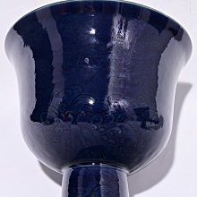 大明宣德年制祭藍釉雕刻龍紋高足杯，高21×18.5厘米??30028075禦窯
