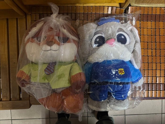 《動物方城市》的尼克與茱蒂毛絨玩偶背包