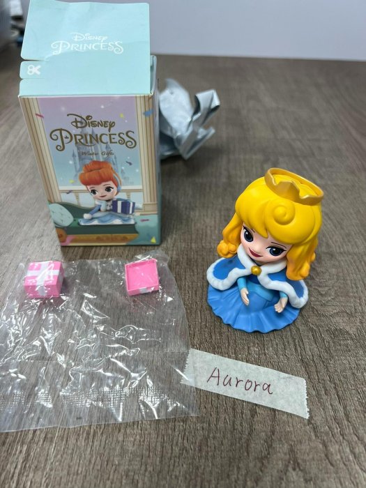 嚴選日版正品泡泡瑪特公主系列盒蛋，全新未開封，附原裝保養盒。粉粉嫩嫩的公主形象超吸睛！送小朋友或自己收藏都適合。 泡泡瑪特 公主 系列蛋