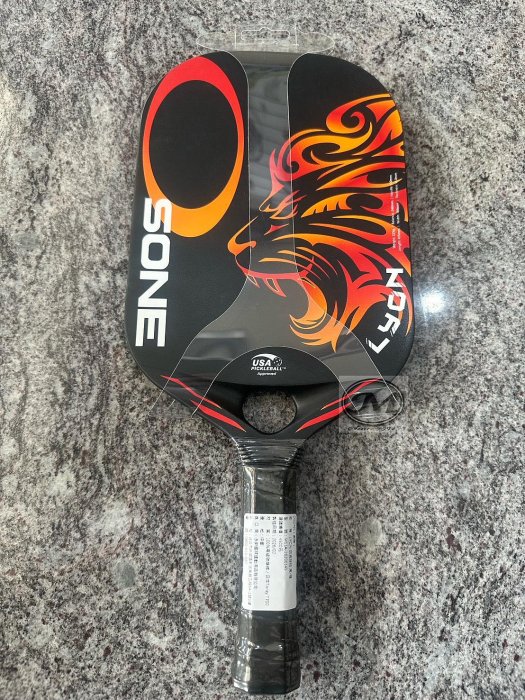 【曼森體育】OSONE LYON 匹克球拍 黑橘 225g日本Toray 碳纖維 美國匹克球協會認證