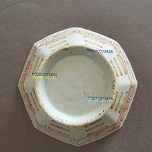 清代同治時期（1862-1874年）粉彩八卦紋八角碗，也常被稱為“貢碗”或“供