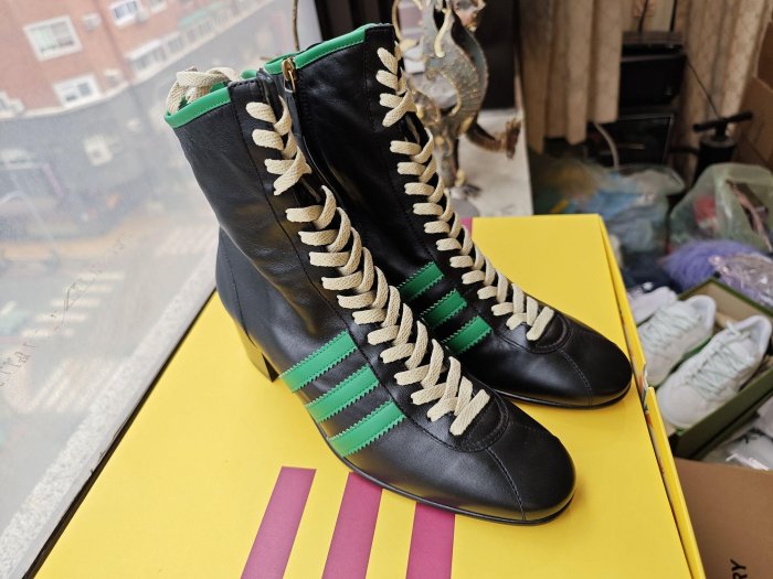 GUCCI x ADIDAS全新真品義大利製經典3條紋黑色小羊皮短靴(適7.5號)--2.4折出清(不議價商品)