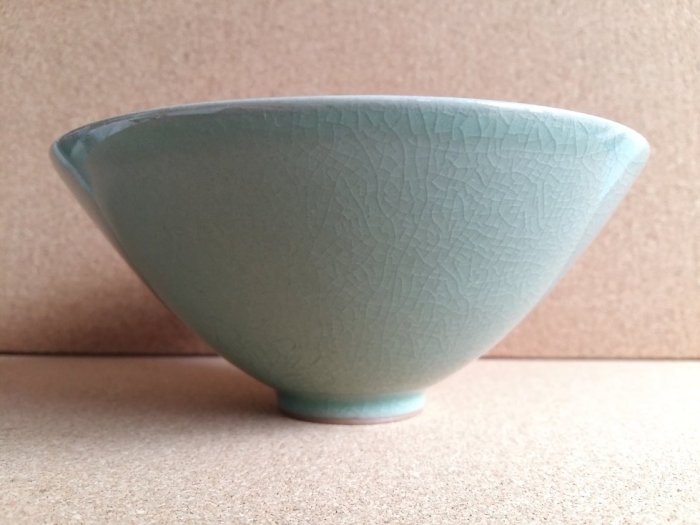 高麗青瓷薄胎斗笠形冰裂紋內碗滿版花繪茶碗東谷窯| Yahoo拍賣