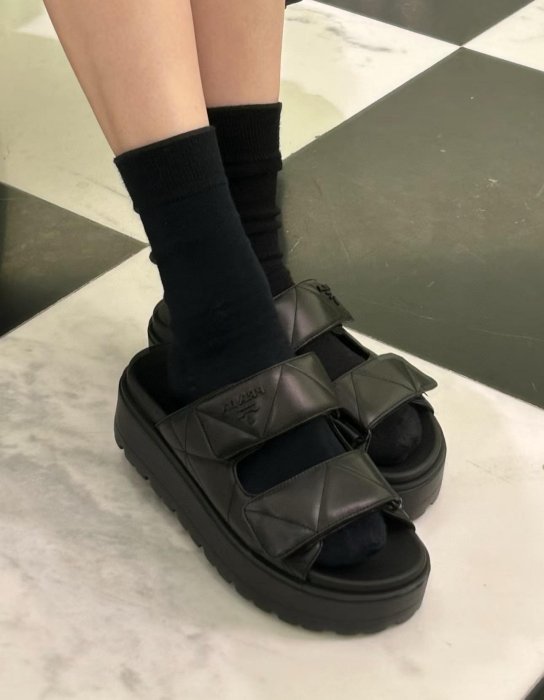 【希少】PRADA ロゴ入り ラバーソール スエード ローファー 2色 プラダ ローファー 偽物、プラダ コピーN級品通販優良サイト