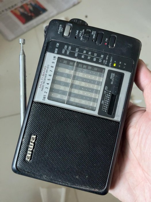 愛華WRA70收音機開機無聲，需檢查電路板或送修 精準關鍵詞：收音機 電路板 檢查