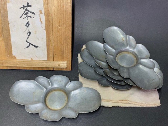 中国　古錫　洸存周款　木瓜式　茶托　五客　合計約186g　V　R7463 中国 古錫 洸存周款 木瓜式 茶托 五客 合計約186g V R7463