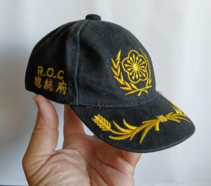 R.O.C. 總統府 （小巧玲瓏 應該是參觀總統府 贈送擺飾用紀念品）