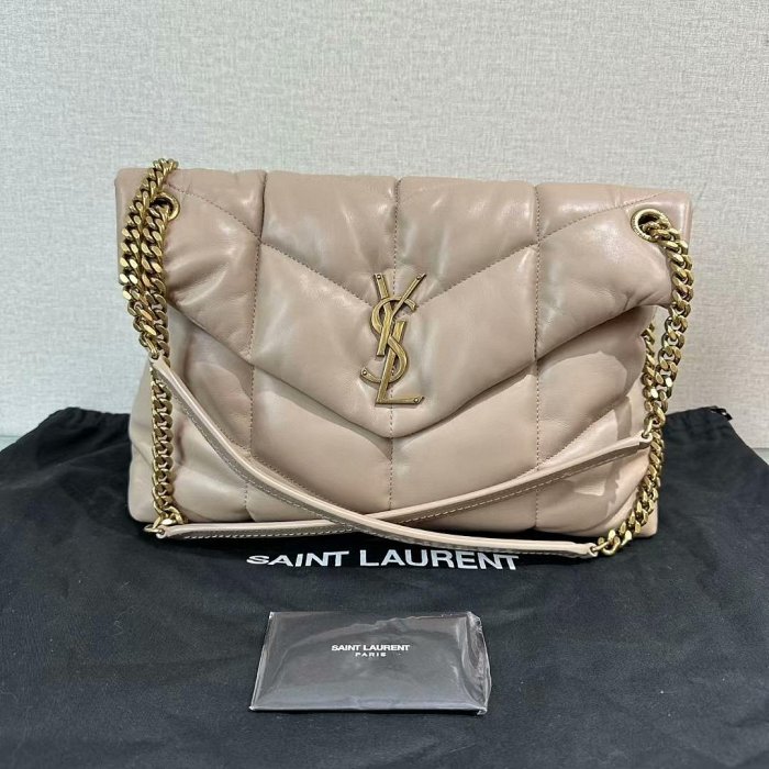 嚴選YSL聖羅蘭LOULOU系列金扣雲朵包 樣式百搭適合收藏 尺寸小巧便攜 配件齊全 雲朵包 YSL 單肩包 塵封