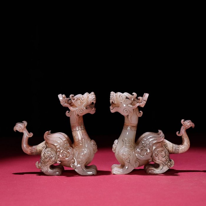 臻品旧藏，和田白玉生坑龙摆一对包浆厚重，沁色入骨，工艺精湛，犀利民
