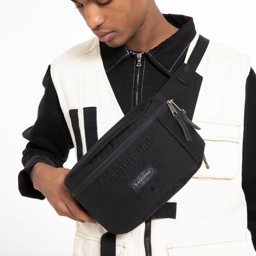 南◇2021 6月EASTPAK X MMJ MASTERMIND TOKYO 黑色側背包腰包骷髏頭
