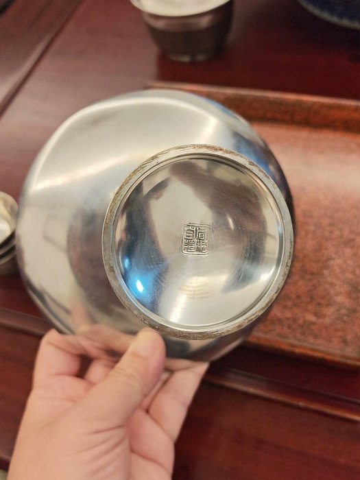 嚴選日本回流老銀錫茶托三組，底部刻有經典款記，銀錫製工藝考究，帶