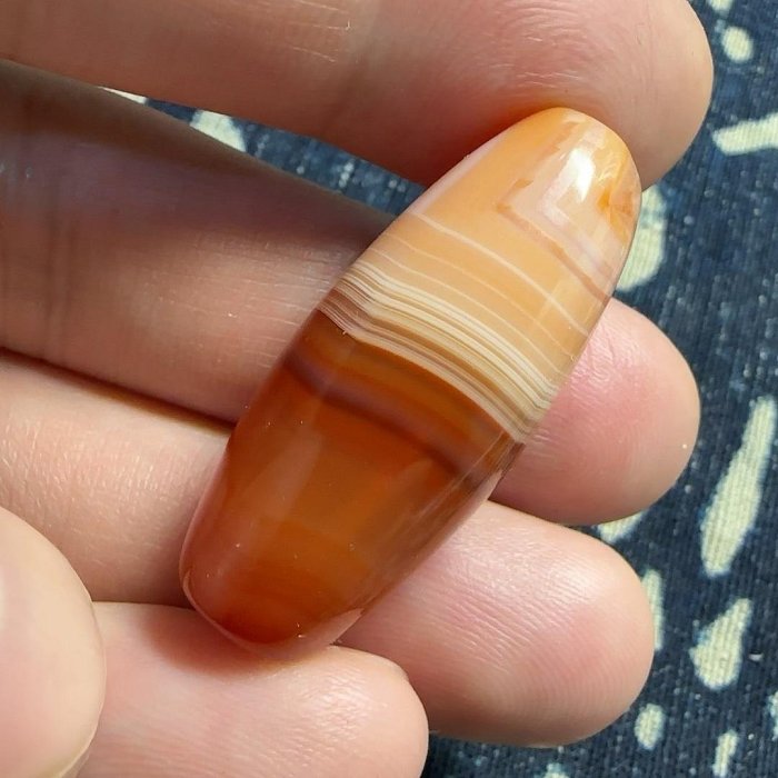 嚴選天然纏絲瑪瑙天珠，獨特紋路與罕見色彩，尺寸36.8×15mm。 纏絲瑪瑙
