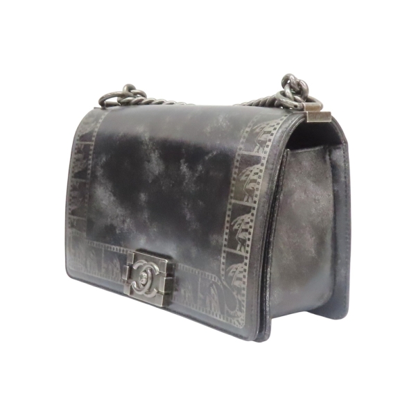 CHANEL 香奈兒黑色牛皮銀色印花Boy 25 肩背包銀扣A67086 【二手名牌