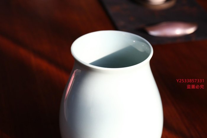 初代宮永東山作青瓷花瓶高20.2cm直徑14cm. 素雅高潔釉色肥美體古董老