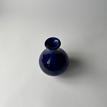 加藤綱助 青銅花瓶 瀬戸焼 嚴選日本加藤綱助青銅釉花瓶，瓶口直徑11公分、高17公分，全品全新並附