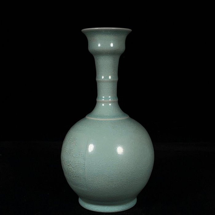 宋汝窯宋徽宗御用款銘文竹節盤口瓶，高28.5直徑14.5cm，200917 瓷器官