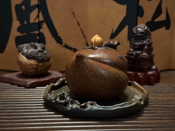 嚴選摹陳鳴遠260cc壽桃壺，原礦老紫泥手工藝品，氣質古樸透香收藏佳選