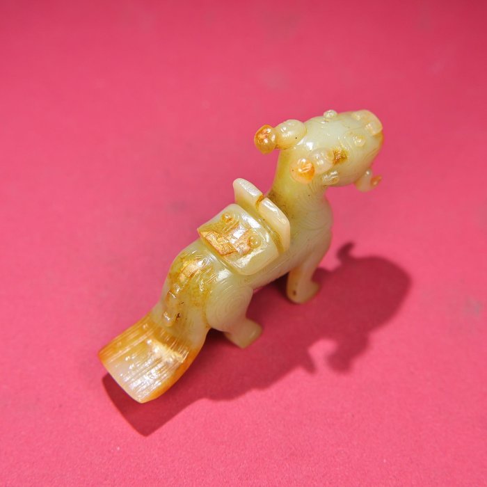 臻品旧藏，和田玉瑞兽包浆厚重，沁色入骨，工艺精湛，犀利民藏绝佳珍品