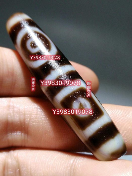 雙天地四眼天珠，特殊圖騰很是難得少見，干凈漂亮咬線分明嫩色天珠，藏