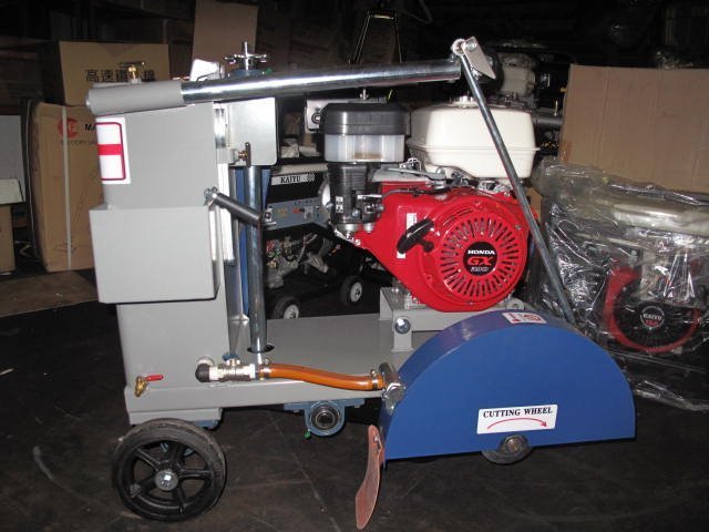 含稅【新宇電動五金行】HONDA 本田 引擊13HP 台灣車台， 道路切割機，切割機，切路機！實在太好康了！(特價)