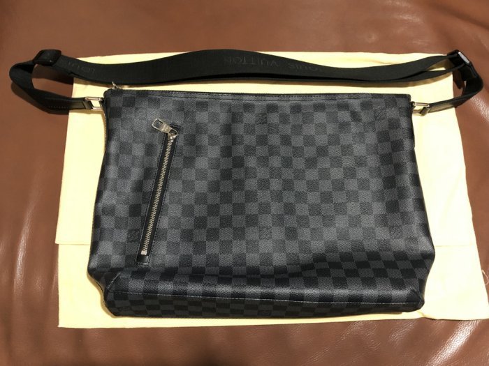 全新LOUIS VUITTON LV N41106 黑色經典紋棋盤格Damier Graphite斜背包