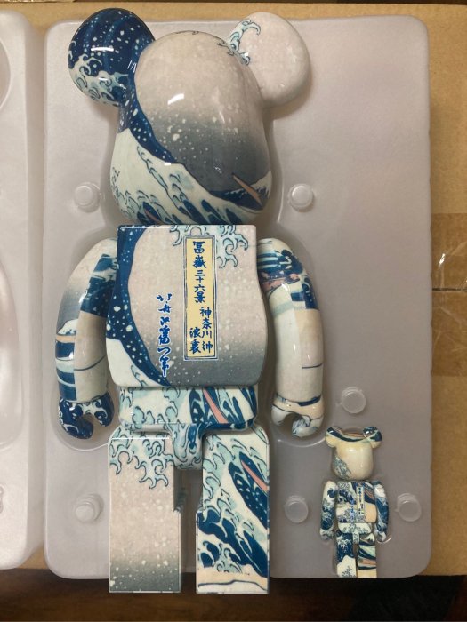BE@RBRICK 葛飾北斎「神奈川沖浪裏」 100％ & 400％ Amazon.co.jp: BERBRICK 葛飾北斎 神奈川沖浪裏 100％ & 400