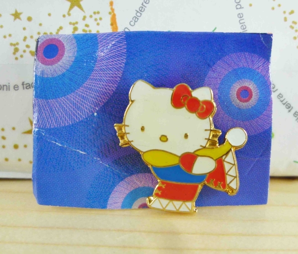 【震撼精品百貨】Hello Kitty 凱蒂貓~KITTY造型徽章-滑雪