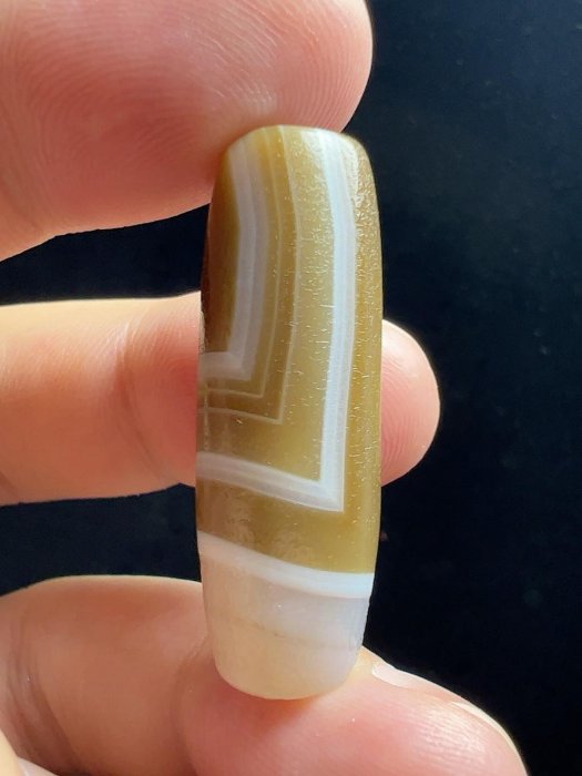 嚴選天然纏絲瑪瑙天珠，精雕象形佛指，尺寸38×13mm 天珠瑪瑙佛教