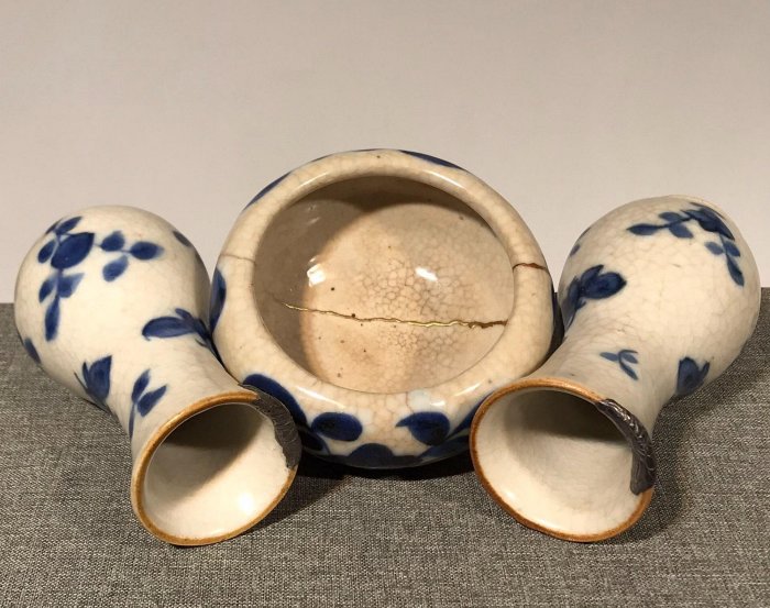 明代哥釉青花瓷香爐明代晚期天啟時期哥釉青花爐瓶三貢tu出三足缽式爐一