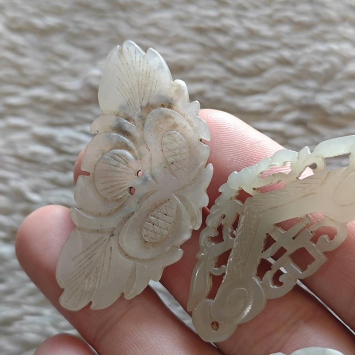 清代和田玉花片三件雕工精美玉質細膩鏤空雕花工藝精湛適合收藏佩戴