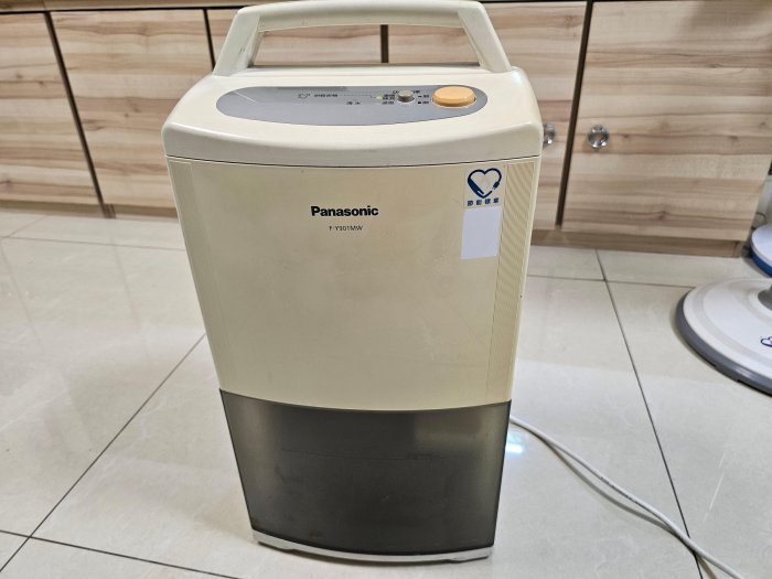 .  國際牌除濕機，F-Y901MW二手功能正常。正常