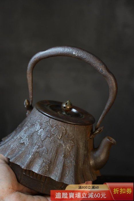 明治時期龍文堂上田造房造900CC日本鐵壺，帶上田造房雙圈身款紫斑銅