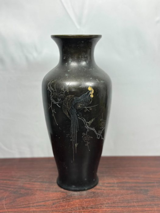 花瓶 銀鑲嵌 古銅製 嚴選古銅花瓶，鑲金鑲銀長尾雞造型，高29.3cm，重1845克，實物拍攝展示