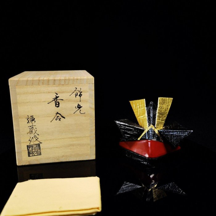 嚴選日本山中塗三宅謙蔵幹漆武士兜香盒，全新原裝盒收藏佳品武士兜香盒
