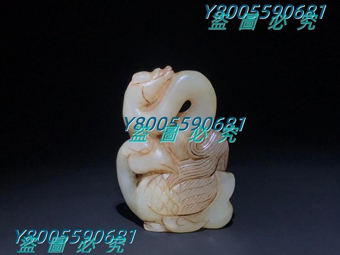 和田玉手把件，雕工精湛，包漿老道，沁色完美，玉質溫潤細膩，收