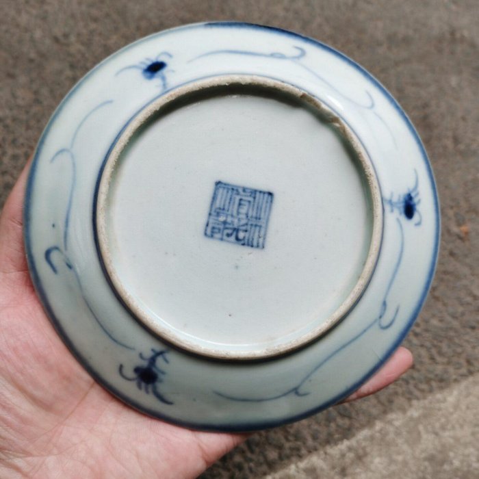 嚴選清代道光年製纏枝蓮紋青花瓷盤，全品完美正書款，直徑14.5公分