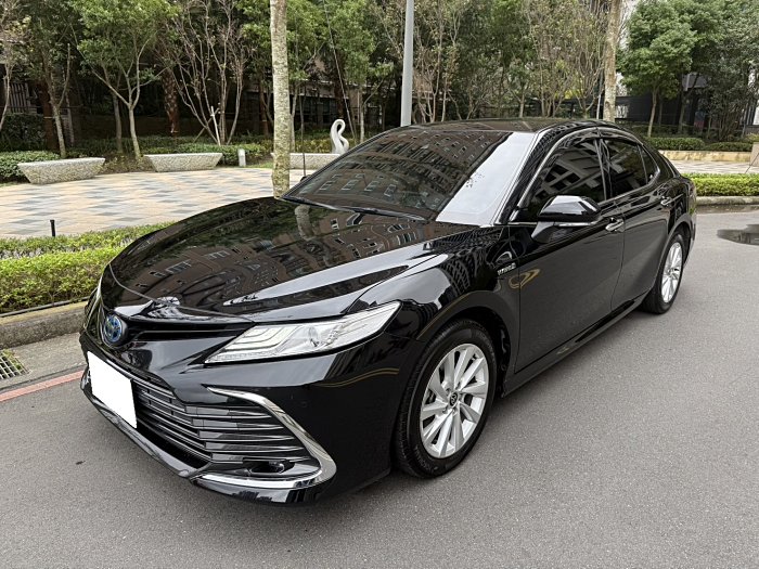 婷車庫 2022 CAMRY油電 市場超稀有 里程8萬 跟車摸門都有