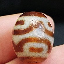 嚴選藏傳蓮花天珠，天然瑪瑙古法雕琢，圓潤小巧蓮花紋清雅規整，黑白包